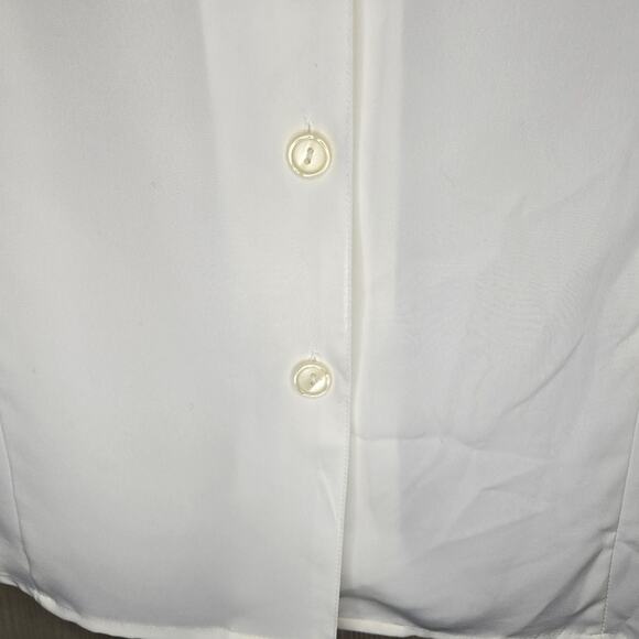 Liz Baker White Button Front Blouse, Size 18W – Classic Wardrobe Staple [0117] - Picture 5 of 9